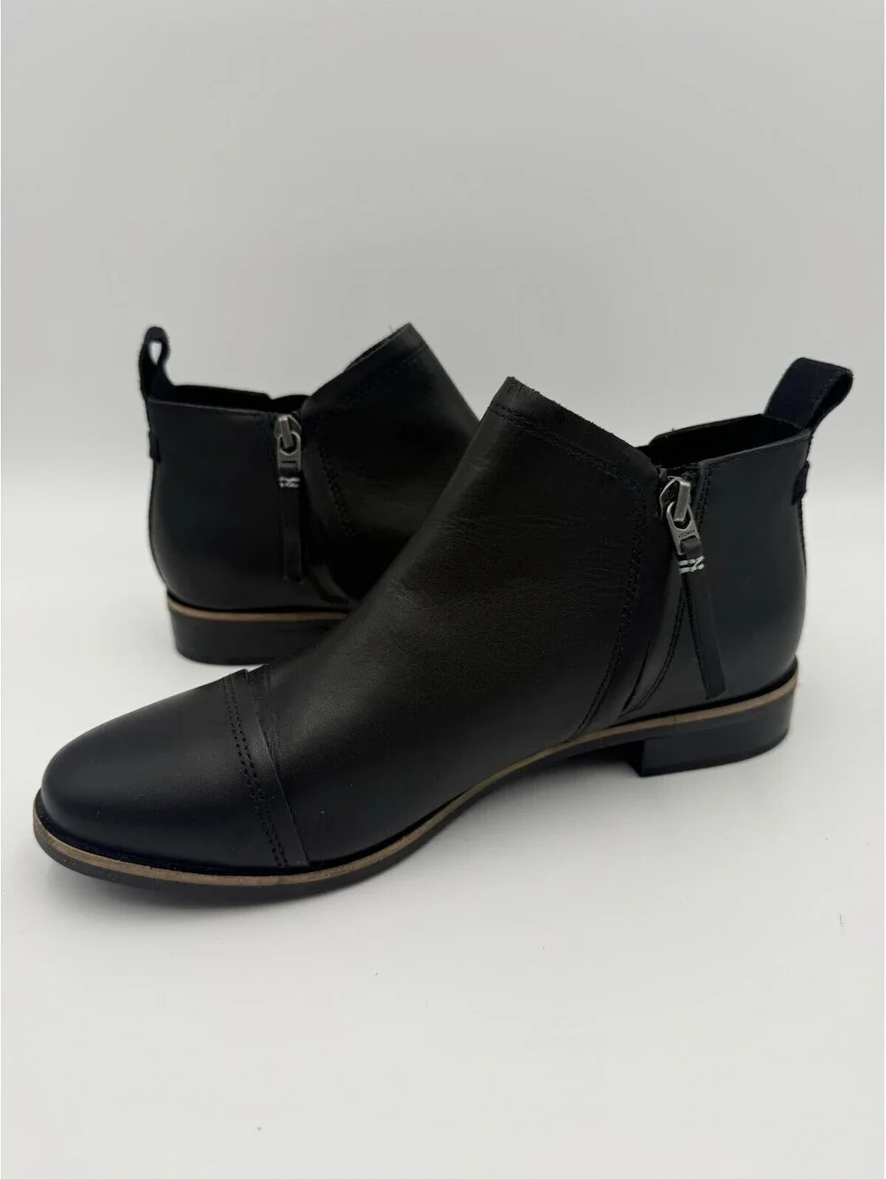 Toms Reese Smooth Black Leather Ankle Boot Bootie Women's Size 7.5 Versatile